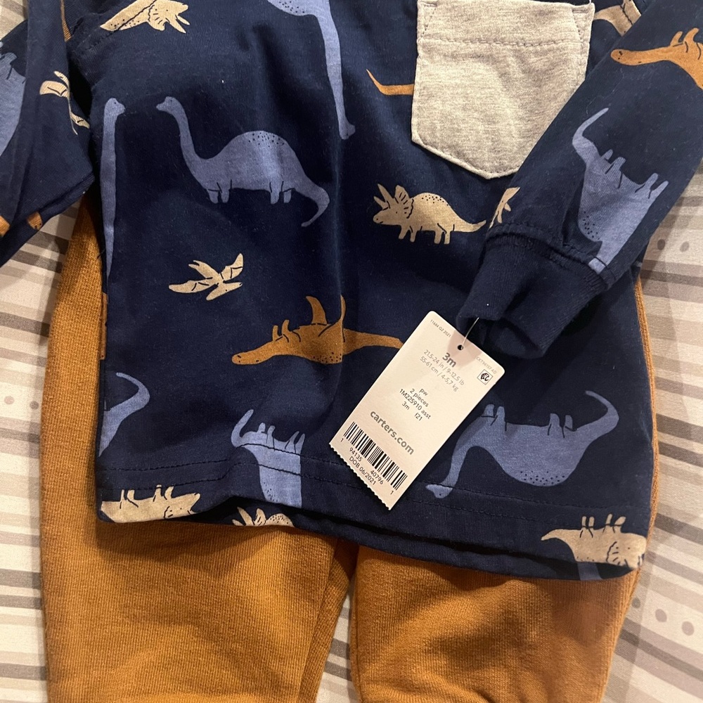 Carters 3M outfit - Picture 2 of 2